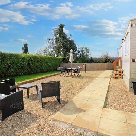 Orchard View Retreat: Dog-Friendly Getaway with Private Garden Villa Little Clacton Exterior photo